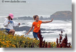 images/California/CoastalViews/People/kids-in-flowers-1.jpg