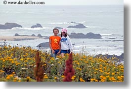 images/California/CoastalViews/People/kids-in-flowers-4.jpg