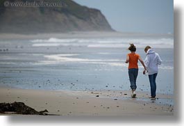 images/California/CoastalViews/People/kids-on-beach-2.jpg