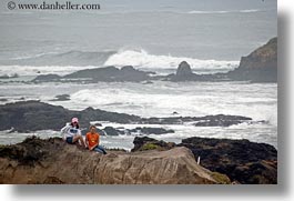 images/California/CoastalViews/People/kids-on-cliffs-1.jpg