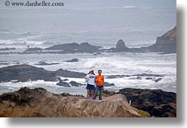 images/California/CoastalViews/People/kids-on-cliffs-2.jpg