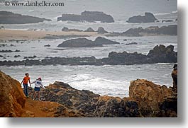 images/California/CoastalViews/People/kids-on-rocks-2.jpg