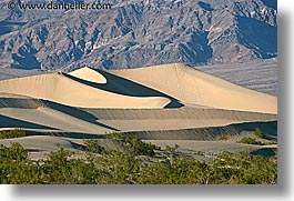 images/California/DeathValley/Dunes/dunes-n-mtns-3a.jpg