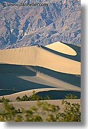 images/California/DeathValley/Dunes/dunes-n-mtns-4.jpg