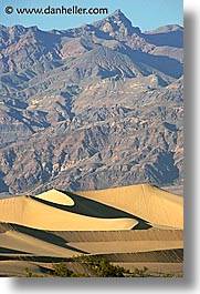 images/California/DeathValley/Dunes/dunes-n-mtns-5.jpg