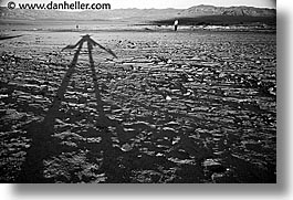 images/California/DeathValley/Misc/hb-shadows-bw.jpg