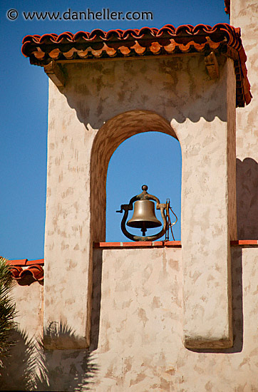 castle-bell-1.jpg