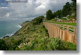 images/California/Gorda/retaining-wall-n-ocean.jpg