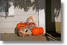 images/California/Humboldt/Ferndale/scarecrow-n-pumpkins.jpg