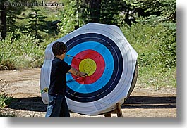 images/California/KingsCanyon/Archery/boy-pulling-arrows-from-target-2.jpg