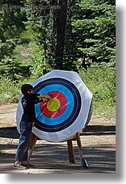 images/California/KingsCanyon/Archery/boy-pulling-arrows-from-target-3.jpg