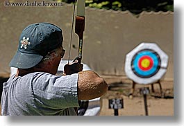 images/California/KingsCanyon/Archery/man-w-archery-bow-n-arrow-8.jpg