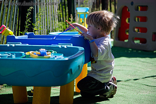 jack-playing-w-water-tub.jpg