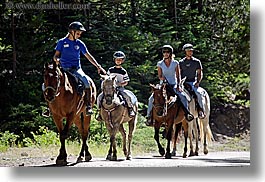 images/California/KingsCanyon/Misc/family-on-horses-2.jpg