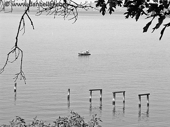 san-pablo-bay-boat-4-bw.jpg