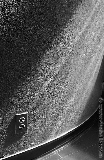 elec-socket-bw.jpg