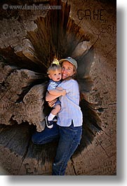 images/California/Marin/DiscoveryMuseum/toddler-playing-in-log-3.jpg