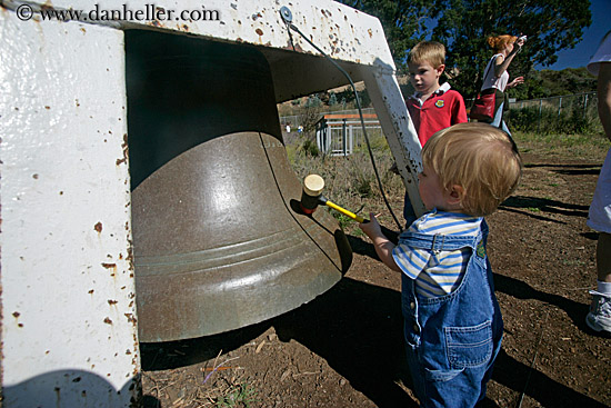 toddlers-n-big-bell-2.jpg