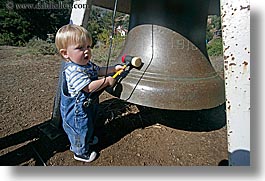 images/California/Marin/DiscoveryMuseum/toddlers-n-big-bell-3.jpg