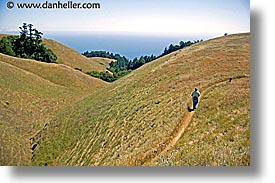 images/California/Marin/Headlands/hikers-on-hillside-1.jpg