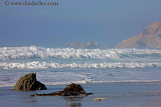 ocean-waves-n-rocks-09.jpg