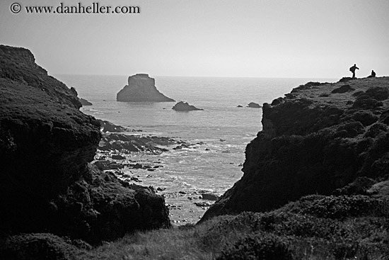 hikers-on-bluff-ledge-1.jpg