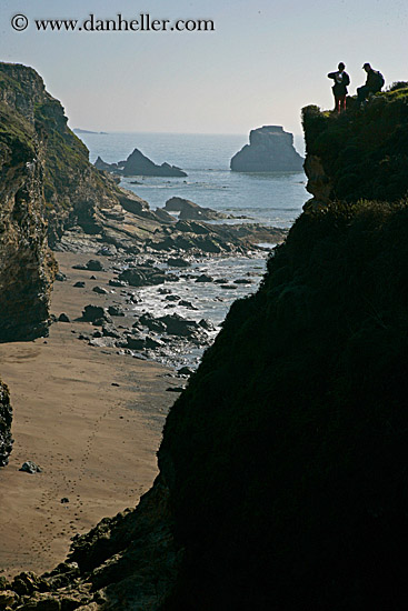 hikers-on-bluff-ledge-4.jpg