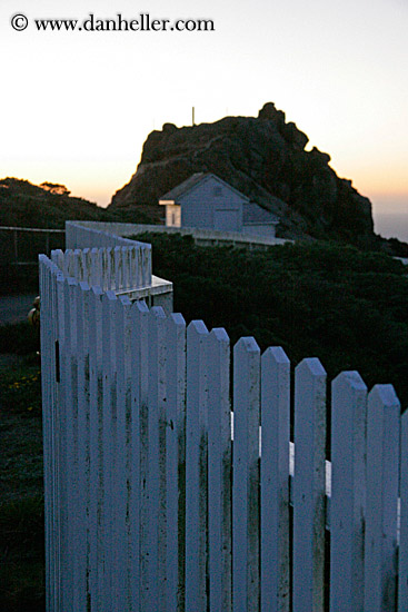 fence-leading-to-house.jpg