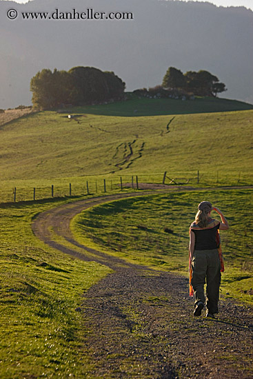 walking-along-green-path-03.jpg