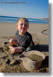 images/California/Marin/PtReyes/People/JackJill/jack-n-hat-n-sand.jpg