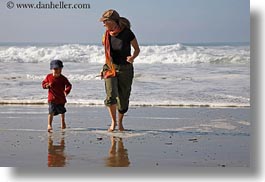 images/California/Marin/PtReyes/People/JackJill/jnj-running-on-beach-02.jpg