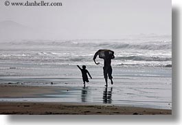 images/California/Marin/PtReyes/People/JackJill/jnj-running-on-beach-03.jpg