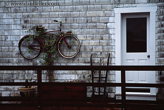 bicycle-on-wall-01.jpg