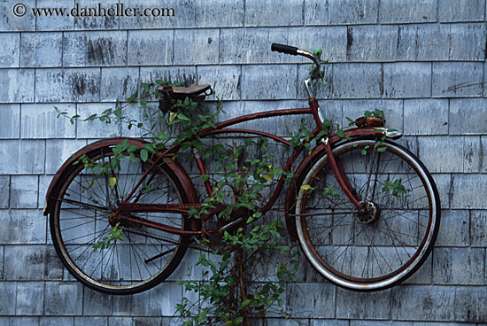 bicycle-on-wall-02.jpg