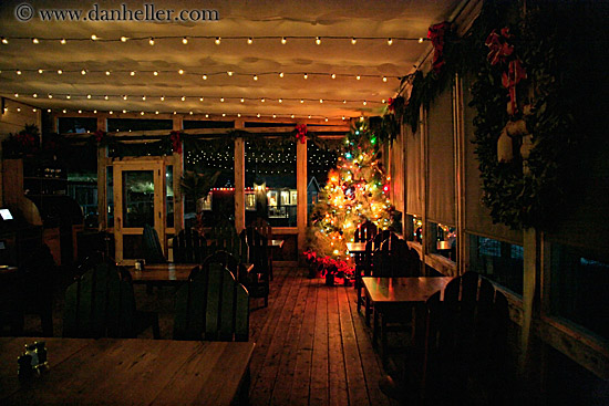 nicks-cove-restaurant-n-xmas-decorations-4.jpg