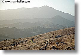 images/California/Marin/RingMountain/ring-mtn-hikers.jpg