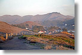 images/California/Marin/RodeoBeach/ft-cronkhite-path.jpg