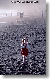 images/California/Marin/RodeoBeach/girl-red-dress-1.jpg
