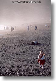 images/California/Marin/RodeoBeach/girl-red-dress-2.jpg