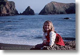 images/California/Marin/RodeoBeach/girl-red-dress-3.jpg