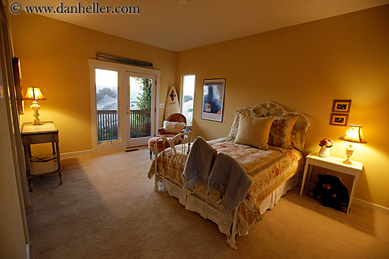 spare-bedroom-1.jpg