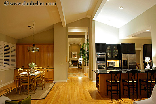 kitchen-bfast-nook.jpg