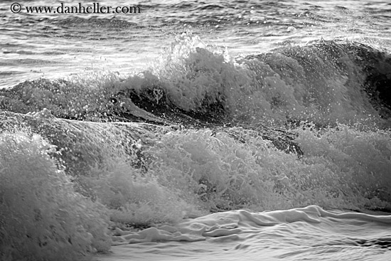 waves-close_up-bw-2.jpg