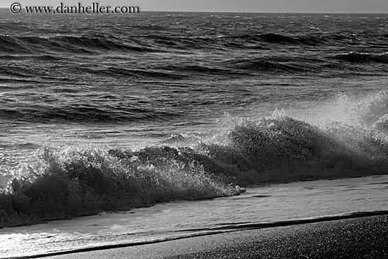 single-wave-bw-02.jpg