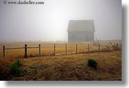 images/California/Mendocino/Buildings/barn-n-fence-in-fog.jpg