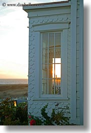images/California/Mendocino/Buildings/window-n-sunset.jpg