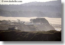 images/California/Mendocino/Coastline/house-on-cliff-2.jpg