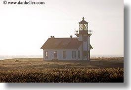 images/California/Mendocino/Lighthouse/Day/cabrillo-lighthouse-field-n-fog-03.jpg