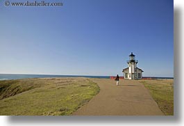 images/California/Mendocino/Lighthouse/Day/light_house-n-road-1.jpg