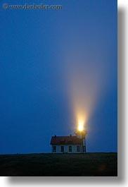images/California/Mendocino/Lighthouse/Dusk/lighthouse-vertical-dusk-2.jpg